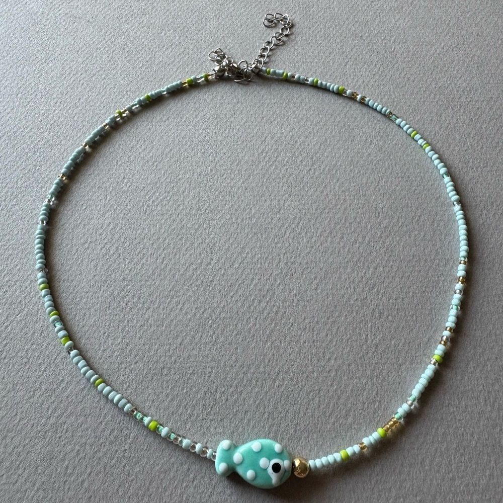 Beaded Necklace with green Fish Pendant M514 - Picture 3 of 3